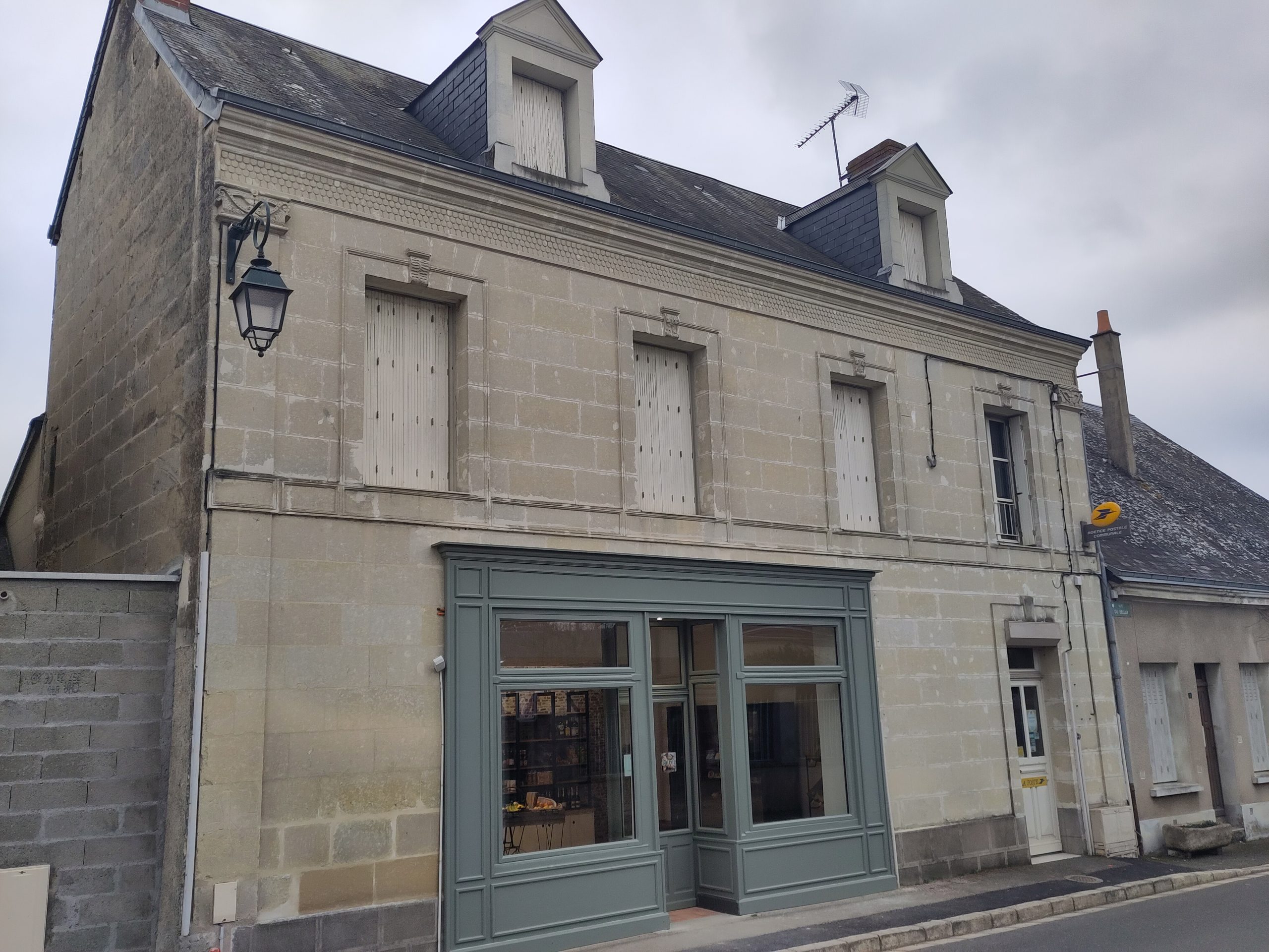 Réaménagement de la boulangerie de Couture sur Loir en commerce multiservice 