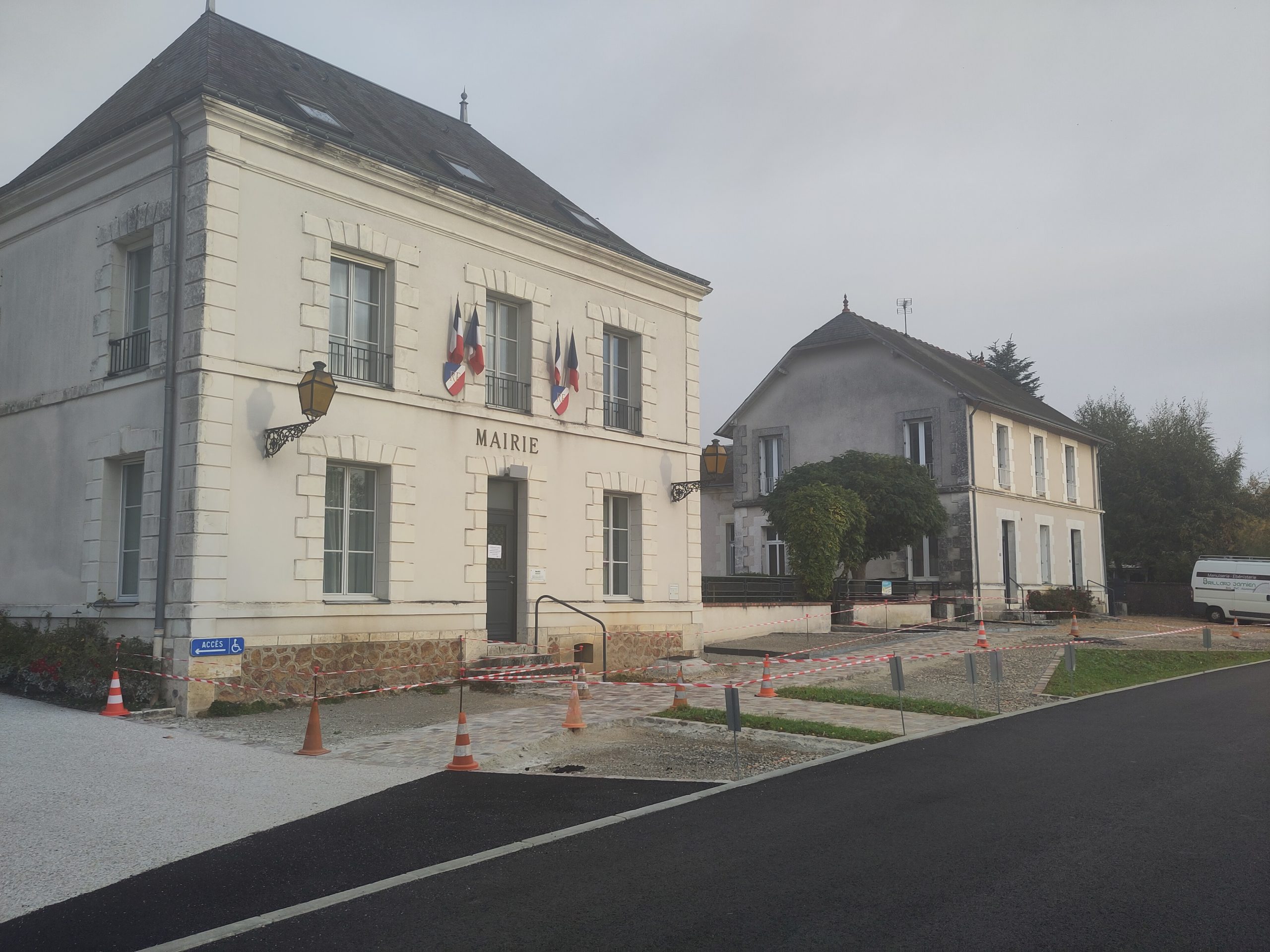 Aménagement de la cour d’école et du parvis 7 et 9 Rue de la Galette AZÉ (41)